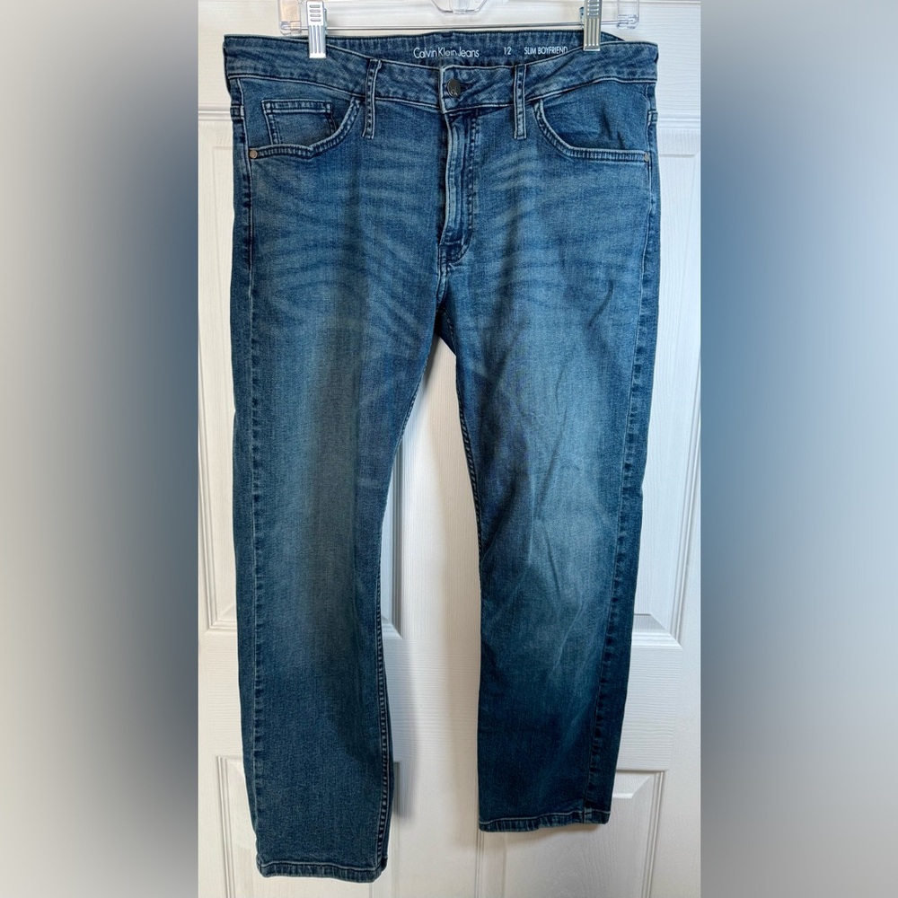 Women’s Calvin Klein Slim Boyfriend Jeans size 12
EUC